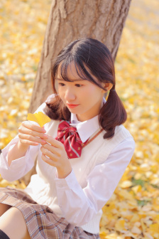 那英问张馨予李菲儿你俩谁啊